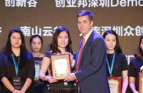 超凡国际荣获2017胡润百富中国最具贡献孵化平台百强榜深圳50强称号